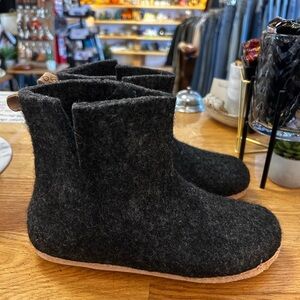 Elegant Black Wool Slippers